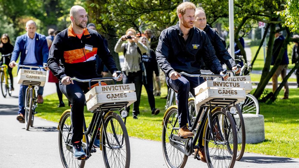Prinz Harry und Dennis van der Stroom