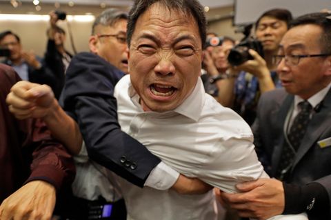 Heftiges Handgemenge in Hongkongs Parlament – mehrere Verletzte