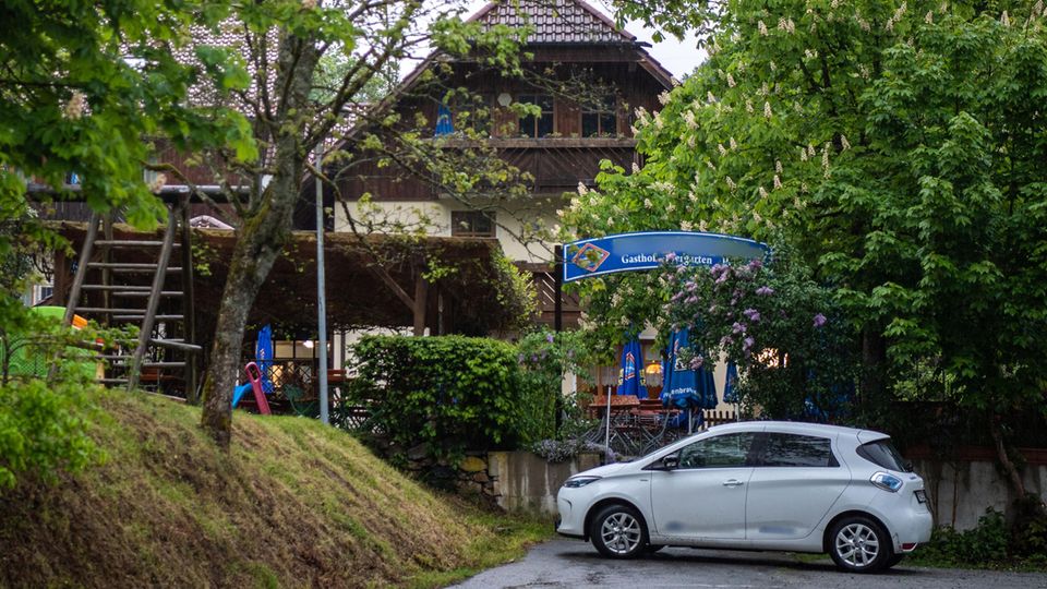 Nachrichten aus Deutschland - Passau - Drei Leichen in Gästezimmer von Pension – Pfeile in Körpern entdeckt Nachrichten aus Deutschland - Passau - Drei Leichen in Gästezimmer von Pension – Pfeile in Körpern entdeckt