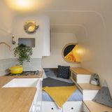 Keine Hochschränke - so wirkt der Innenraum licht und großzügig.