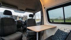 Die vorderen Sitze können gedreht werden.