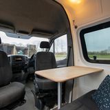 Die vorderen Sitze können gedreht werden.