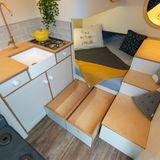 Unter dem Masterbett sind Staukästen angebracht.