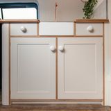 Solide Arbeit mit massivem Schichtholz.