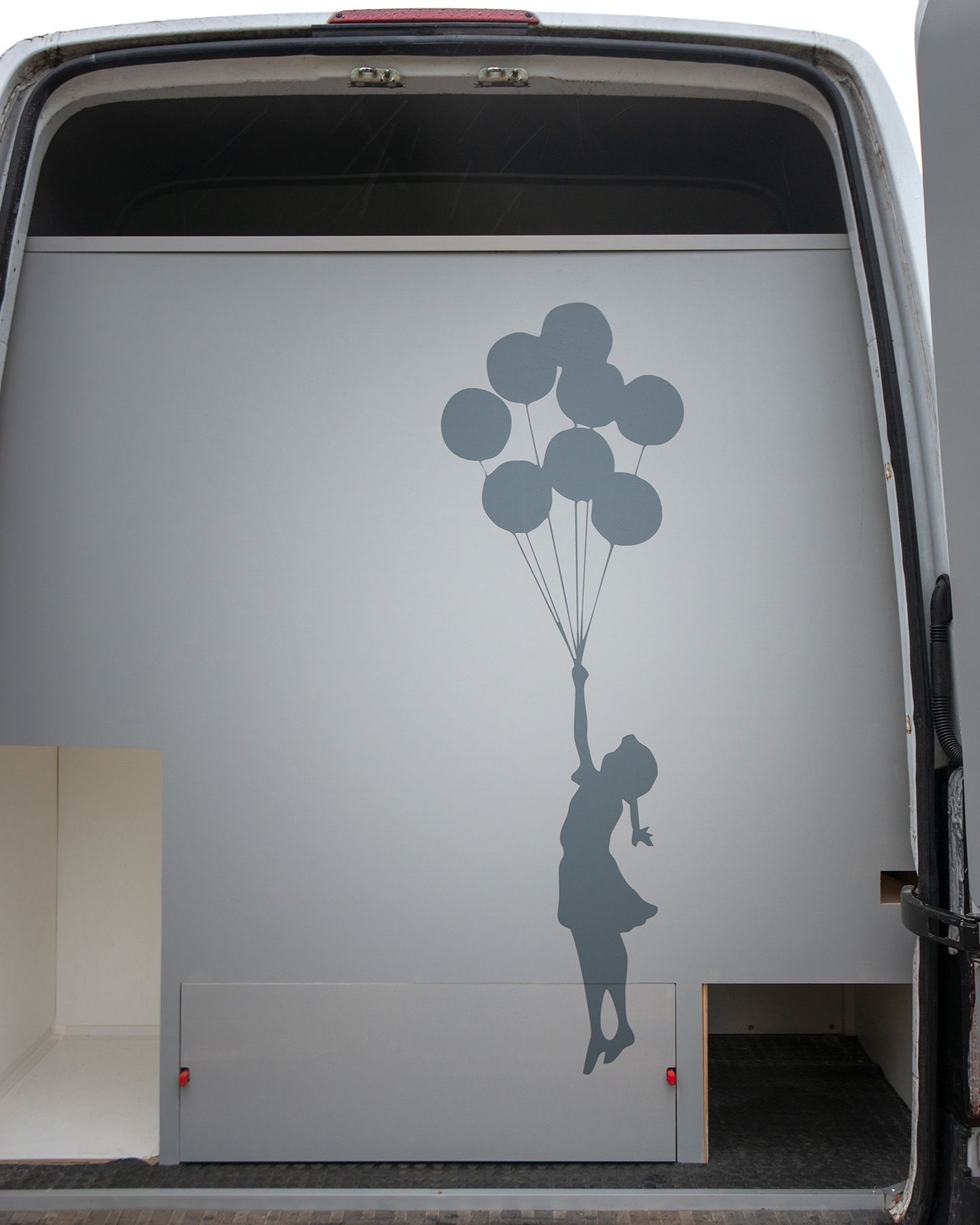 Offenbar ist Richens ein Bansky Fan: Girl with Balloons.