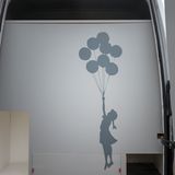 Offenbar ist Richens ein Bansky Fan: Girl with Balloons.