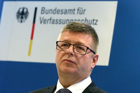 Im rechten Bereich tummeln sich laut Verfassungsschutzchef Thomas Haldenwang viele "Grenzgänger"