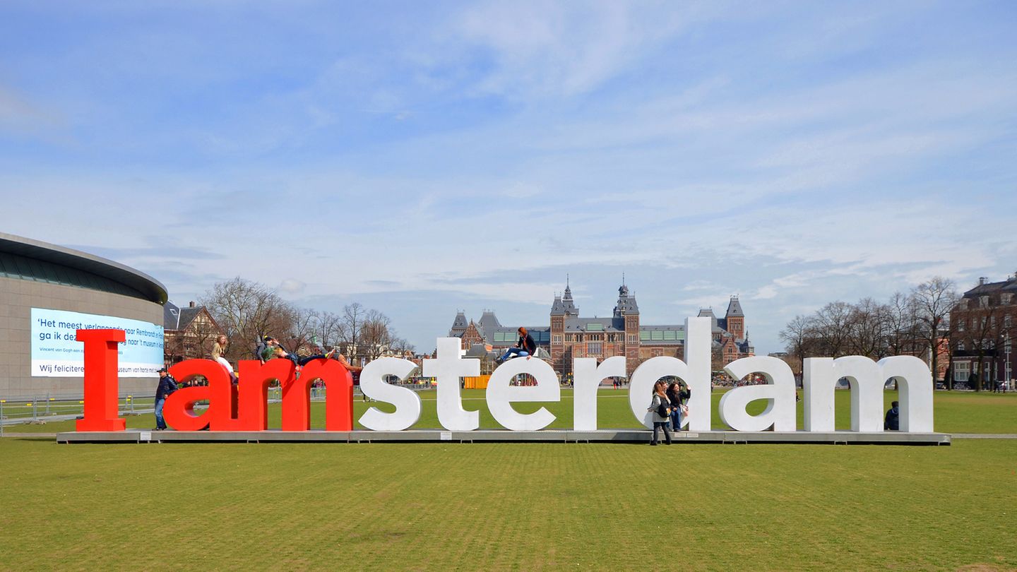 "Most instagrammable": Der Selfie-Treffpunkt in Amsterdam am Platz vor dem Rijksmuseum