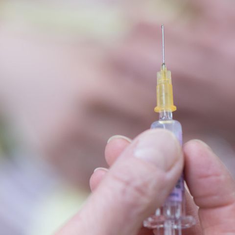 Bei Injektionen im Bereich der Wirbelsäule wurden in einer Kölner Klinik zahlreiche Patientin mit einem Keim infiziert