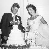 Jacqueline Lee Bouvier und John F. Kennedy bei ihrer Hochzeit