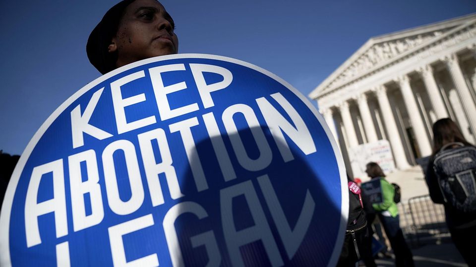 Abtreibung - Neues Gesetz in Georgia stellt Frauen unter Generalverdacht