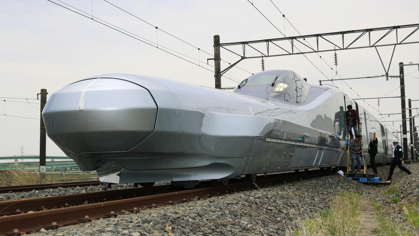 Shinkansen-Züge: Mit 360 km/h würde der Alfa-X die schnellste Zugverbindung der Welt anbieten. Mit 360 km/h würde der Alfa-X die schnellste Zugverbindung der Welt anbieten.