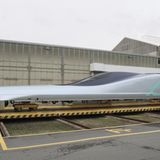 Die lange Nase ist der Schalldämpfer des Zuges.