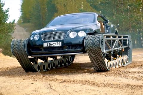 Russische Mechaniker haben einen Bentley-Panzer aus Luxuswagen und Kettenfahrzeug gebaut.