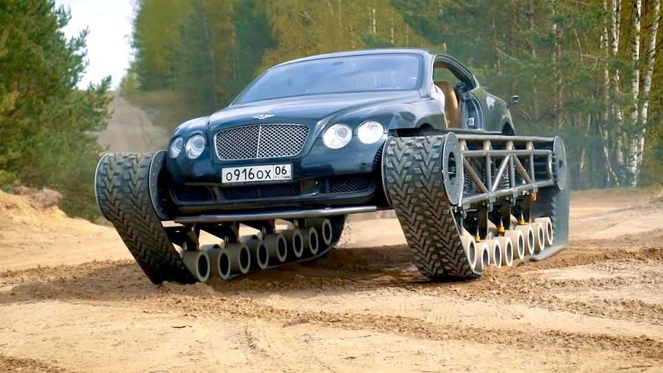 Russische Mechaniker haben einen Bentley-Panzer aus Luxuswagen und Kettenfahrzeug gebaut.