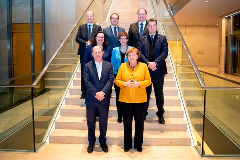 Brinkhaus, Dobrindt, Braun, Nahles, Söder, Scholz und Merkel vor dem Koalitionsausschuss im März
