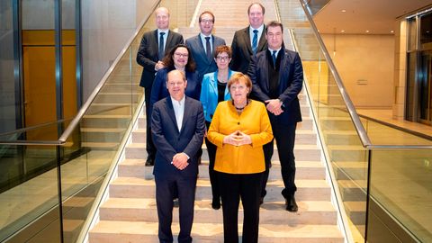 Brinkhaus, Dobrindt, Braun, Nahles, Söder, Scholz und Merkel vor dem Koalitionsausschuss im März