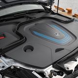 Unter der Abdeckung befindet sich der E-Motor und die Elektrik