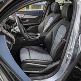 Vorne geht es etwas beengt zu