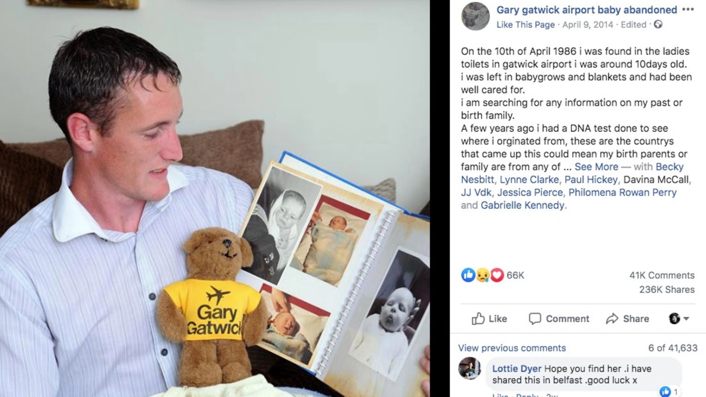 Ein erwachsener Mann zeigt Babyfotos von sich in einem Fotoalbum