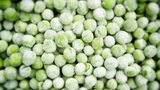 Erbsen  TK-Erbsen sind in puncto Vitamingehalt oft den frischen Erbsen überlegen, denn sie werden direkt nach der Ernte schockgefroren. Wegen der Kälte bleiben Farbe und Geschmack oft gut erhalten, sodass keine Zusatzstoffe benötigt werden.