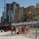 Blick auf Betonbauten am Daytona Beach