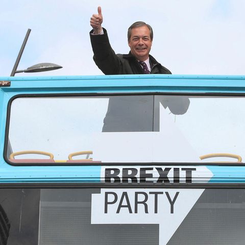 Daumen hoch: Nigel Farage, der Chef der Brexit-Partei, auf Europawahlkampf im offenen Doppeldeckerbus.