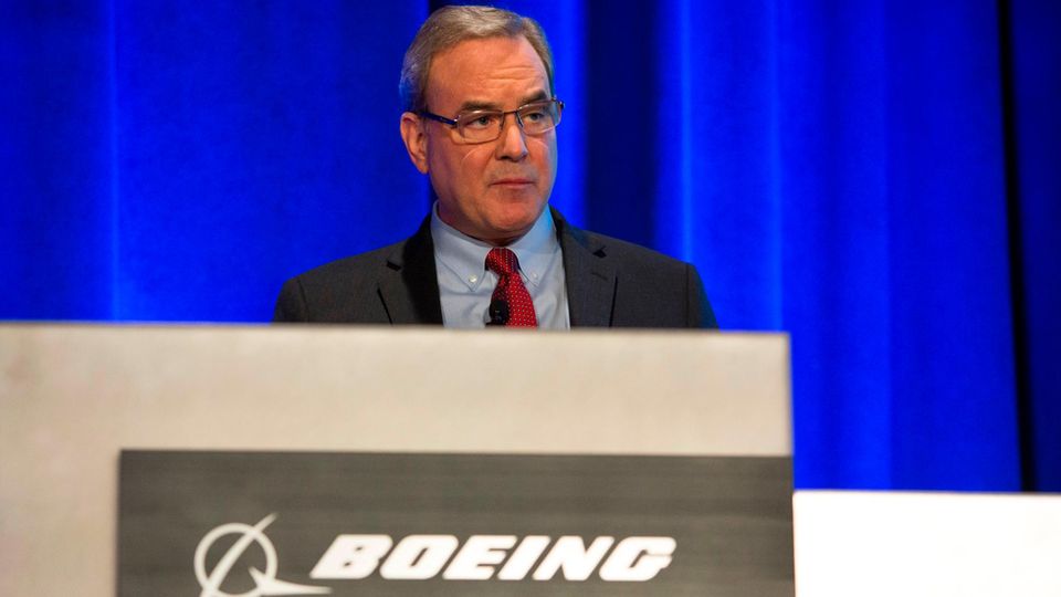 Unglücksmaschine: Mike Sinnett, Boeing Vice President of Product Strategy, bei einem Pressetermin in Renton im Bundetstaat Washington Mike Sinnett, Boeing Vice President of Product Strategy, bei einem Pressetermin in Renton im Bundetstaat Washington