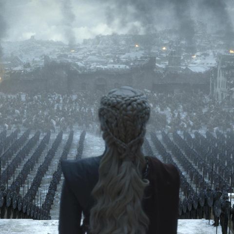 Das zweite Bild zeigt Daenerys vor ihren Truppen. Bei den Fans wirft es gleich mehrere Fragen auf