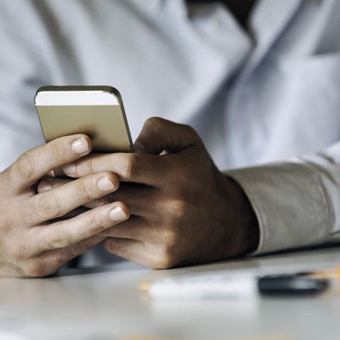Die Erfassung der Arbeitszeit funktioniert dank Smartphone und App auch mobil 