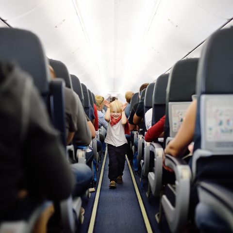 Fliegen mit Kindern muss nicht in Stress ausarten, wenn man einige Punkte vorab berücksichtigt