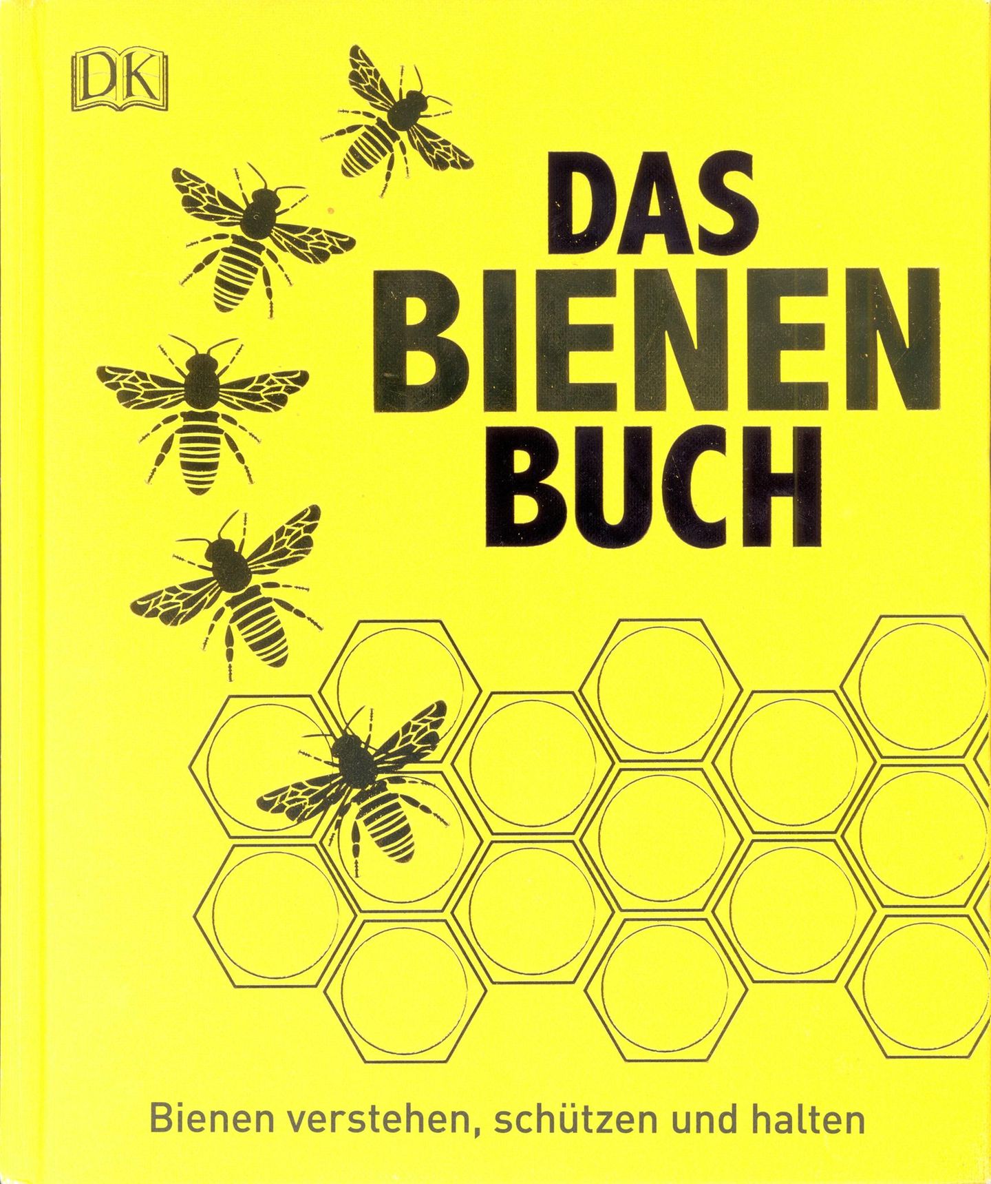 Hobby-Imkern: Das Bienen-Buch Von Emma Tennant, Fergus Chadwick und Steve Alton Die drei Autoren haben im "Bienen-Buch" ihr Wissen nicht nur zusammengetragen, sondern zugleich mit hochwertigen, liebevollen Illustrationen angereichert. Wer sich mit wohligem Gefühl noch an die dünnen "Was ist Was"-Bücher seiner Jugend erinnern kann, wird das "Bienen Buch" lieben. Es ist wie eine extra dicke, sehr ausführliche Ausgabe der beliebten Wissensreihe für Kinder. Das "Bienen-Buch" ist keine Anleitung zum Imkern. Es will vielmehr zeigen, wie jeder von uns etwas gegen das Bienen- und Insektensterben unternehmen kann, sei es im Garten oder auf dem Balkon in der Stadt. So wird auch gezeigt, welche Pflanzen man setzen sollte, was Bienen im Garten besonders schätzen und wie man Insektenhotels selbst baut. Im Mittelpunkt stehen natürlich das Bienenvolk und der Einstieg in die Imkerei. Das Bienen-Buch Von Emma Tennant, Fergus Chadwick und Steve Alton Die drei Autoren haben im "Bienen-Buch" ihr Wissen nicht nur zusammengetragen, sondern zugleich mit hochwertigen, liebevollen Illustrationen angereichert. Wer sich mit wohligem Gefühl noch an die dünnen "Was ist Was"-Bücher seiner Jugend erinnern kann, wird das "Bienen Buch" lieben. Es ist wie eine extra dicke, sehr ausführliche Ausgabe der beliebten Wissensreihe für Kinder. Das "Bienen-Buch" ist keine Anleitung zum Imkern. Es will vielmehr zeigen, wie jeder von uns etwas gegen das Bienen- und Insektensterben unternehmen kann, sei es im Garten oder auf dem Balkon in der Stadt. So wird auch gezeigt, welche Pflanzen man setzen sollte, was Bienen im Garten besonders schätzen und wie man Insektenhotels selbst baut. Im Mittelpunkt stehen natürlich das Bienenvolk und der Einstieg in die Imkerei.
