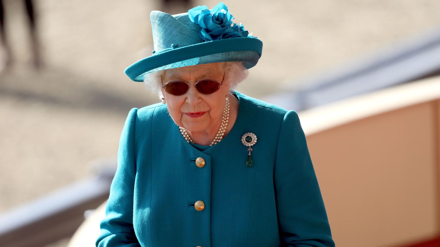 Queen Elizabeth Social Media