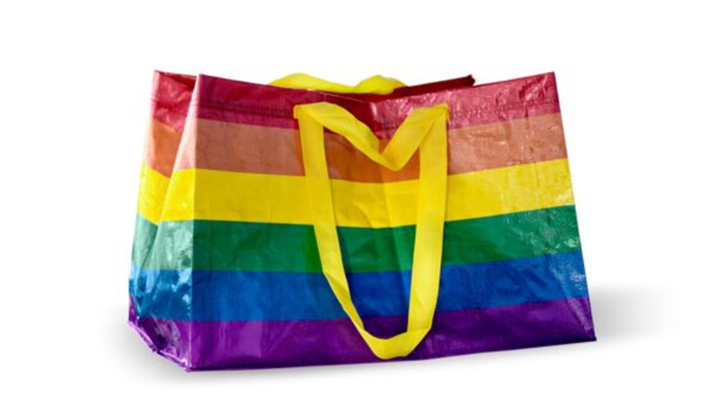 Ikea-Tasche in Regenbogenfarben