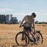 Trotz der breiteren Reifen handelt es sich nicht um ein Mountainbike.