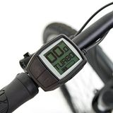 Das kleine Bedienfeld lässt sich gut  mit dem Daumen bedienen. Leider hat das Tour Modell keinen MTB-Modus.