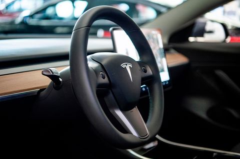 Der Autopilot von Tesla ist kein echtes Selbststeuerungssystem, sondern lediglich ein Fahrassistenzsystem