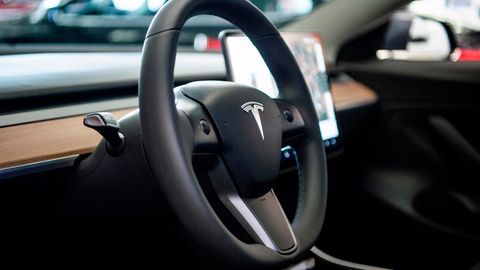Der Autopilot von Tesla ist kein echtes Selbststeuerungssystem, sondern lediglich ein Fahrassistenzsystem