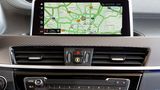 Das Navigationssystem bietet Echtzeitverkehrsinformationen