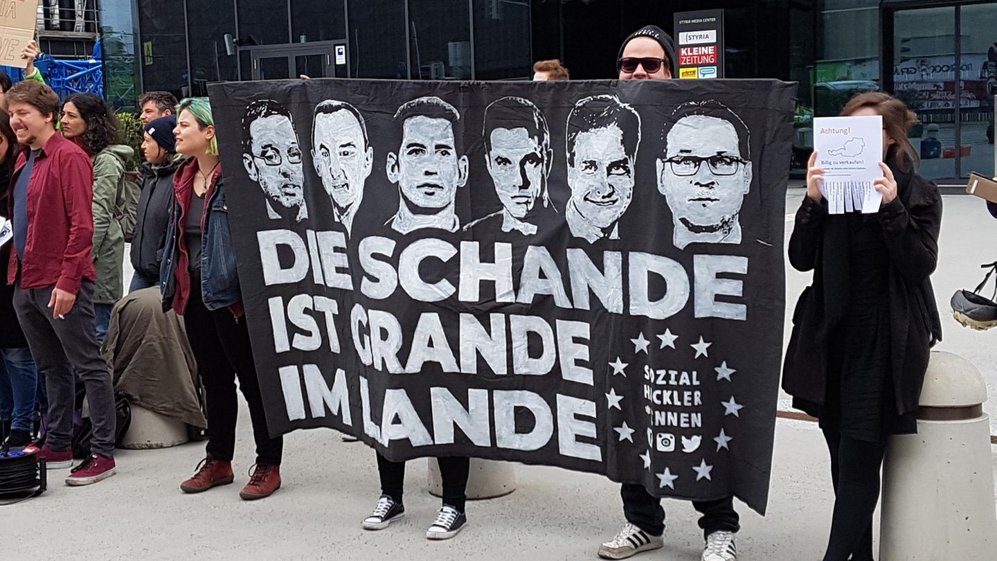 Österreich, Graz: Teilnehmer einer Demonstration der Sozialisten Jugend (SJ) und der Grünen
