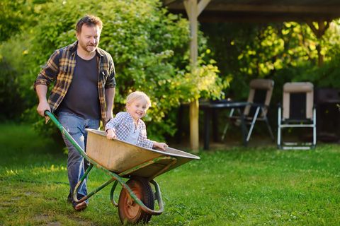 Stadt vs. Land - wo lebt es sich mit Familie besser?