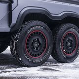 Der Flying Huntsman Civilian Carrier hat eine Doppel-Hinterachse