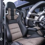 Im Vergleich zum Range Rover Defender ist das Interieur des Flying Huntsman Civilian Carrier edel