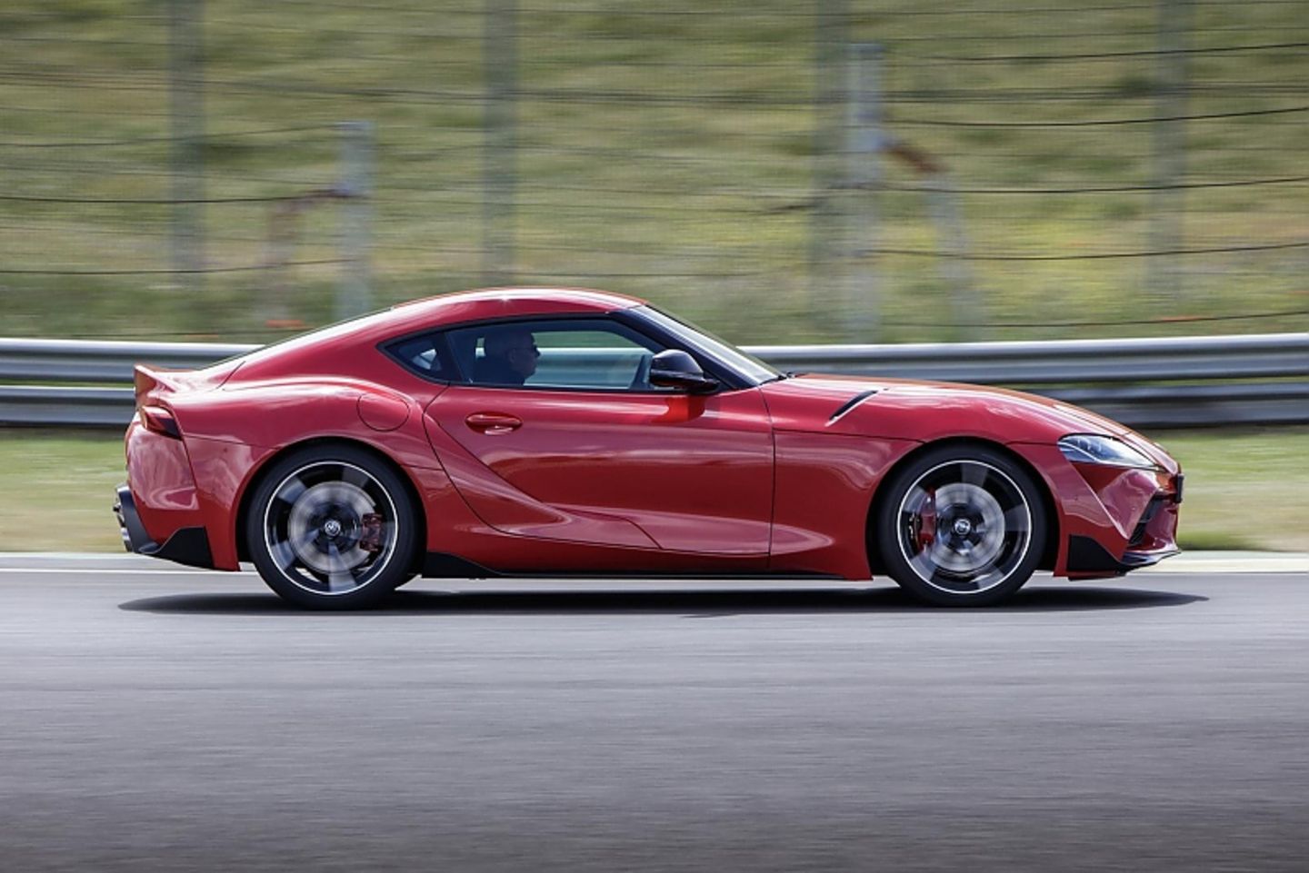 Toyota GR Supra: lange Front, nacxh hinten gerückte Fahrzelle