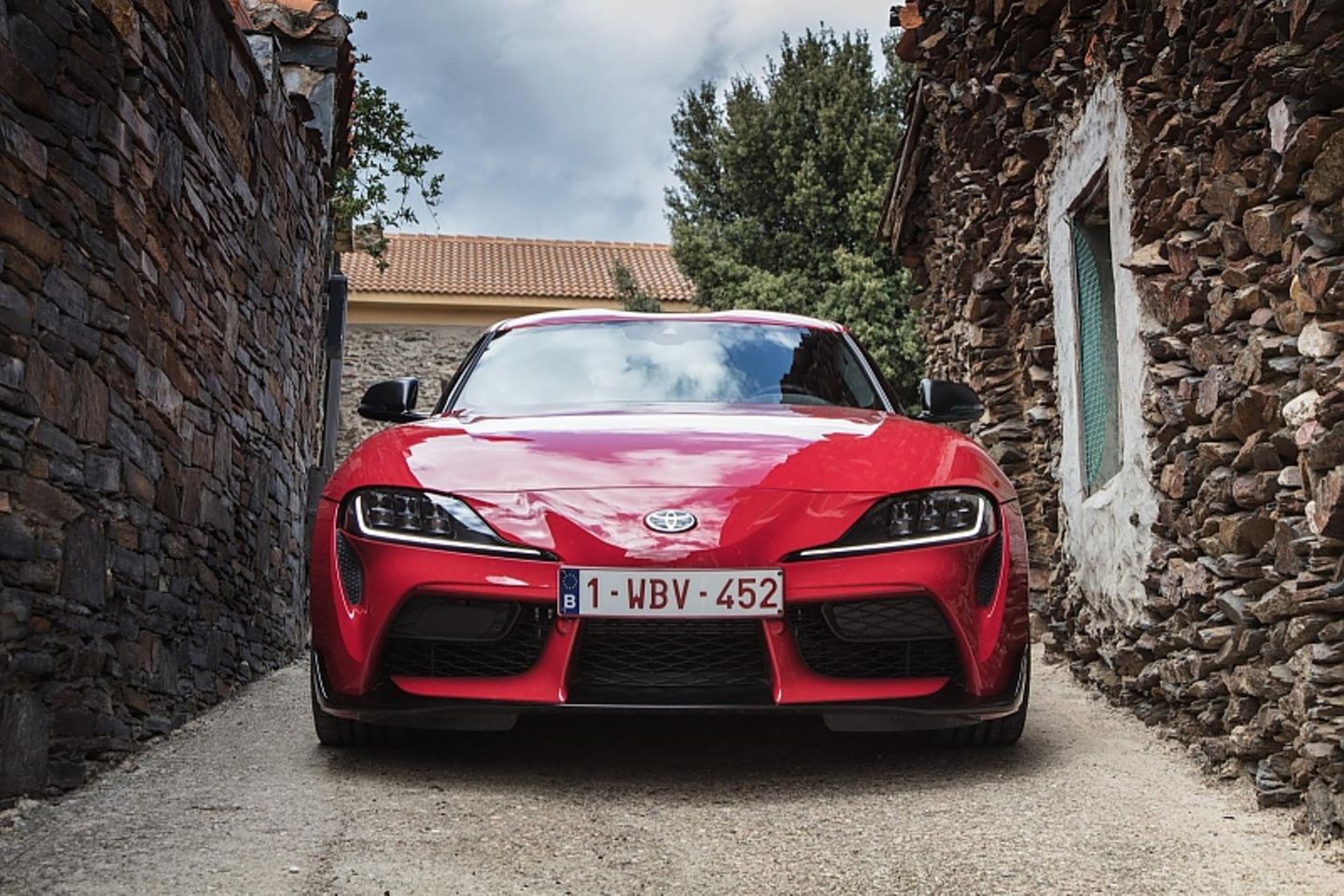 Große Lufteinlässe prägen die Front des Toyota GR Supra