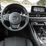 Breite Mittelkonsole im Toyota GR Supra