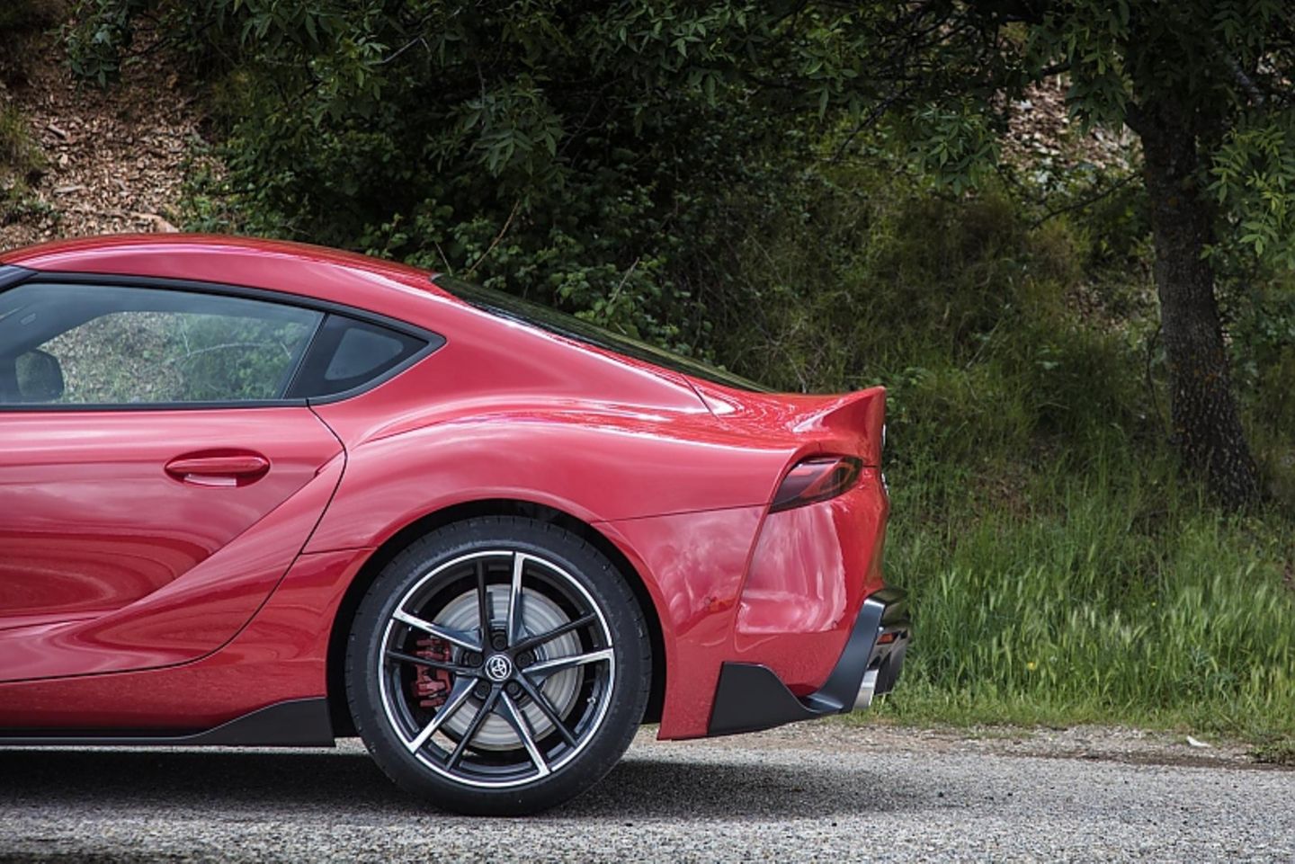 Da gab es bei dem letzten Vorgänger des Toyota GR Supra noch einen riesigen Heckflügel