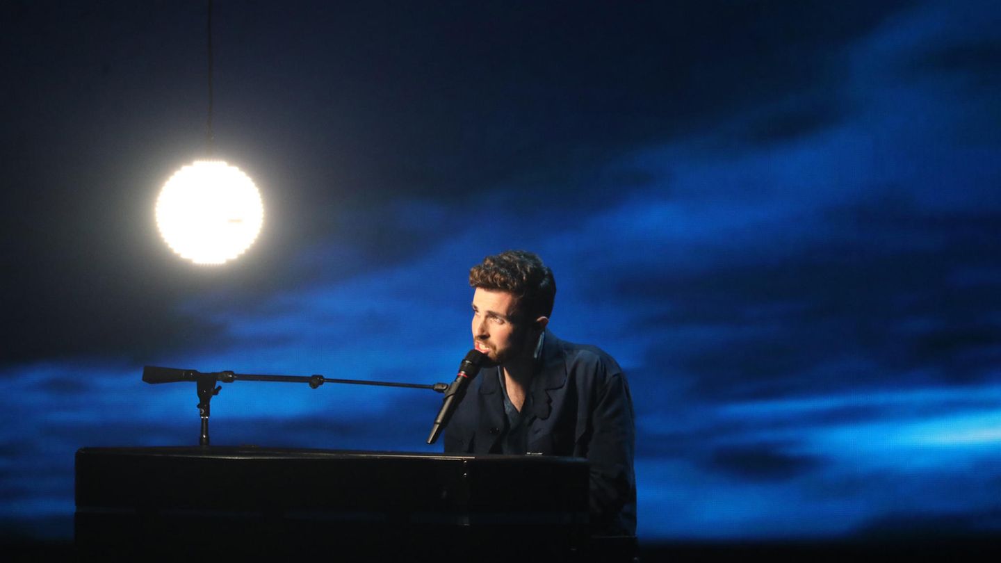 Duncan Laurence aus den Niederlanden tritt im Finale des Eurovision Song Contests (ESC) 2019 auf.