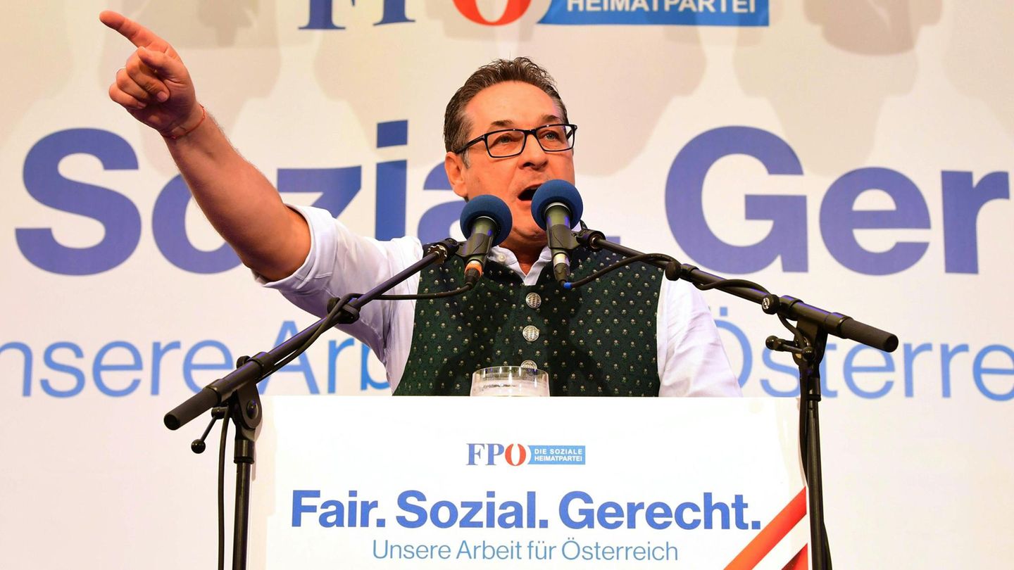 Heinz Christian Strache (FPÖ), Vizekanzler von Österreich spricht auf einer Kundgebung der FPÖ
