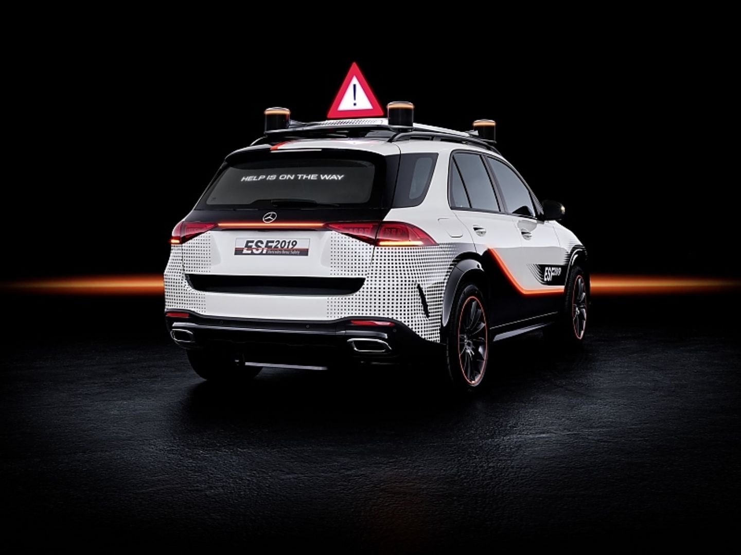 Auch die Heckscheibe ist beim Mercedes ESF 2019 Teil der Kommunikation mit den anderen Verkehrsteilnehmern